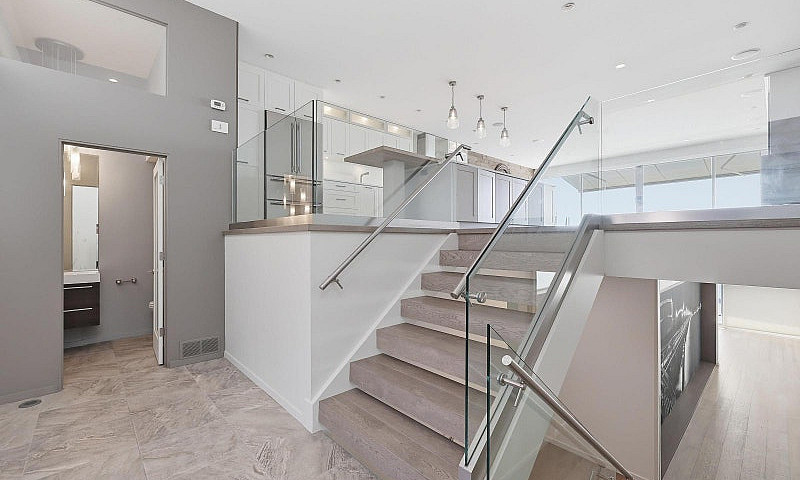 15240 Victoria Avenu...