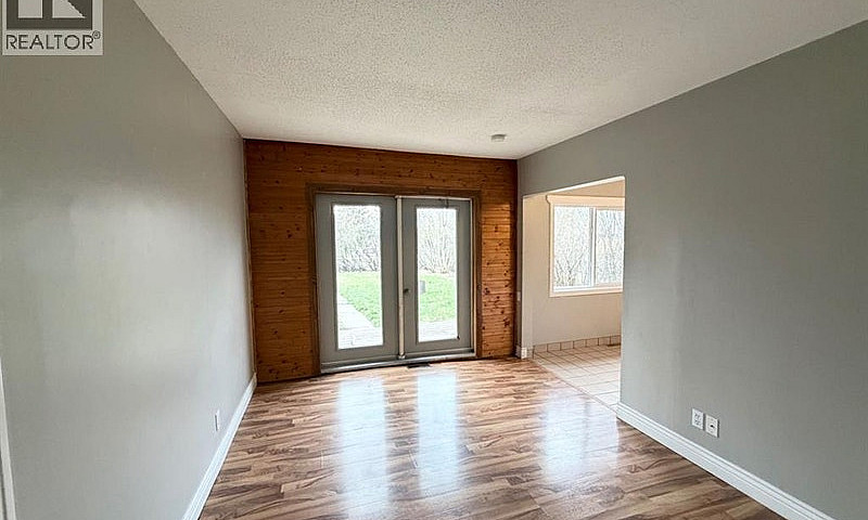 9516 102 Avenue Gran...