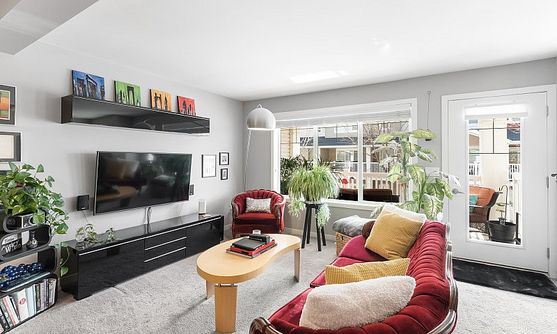 Condo For Sale !! Pe...