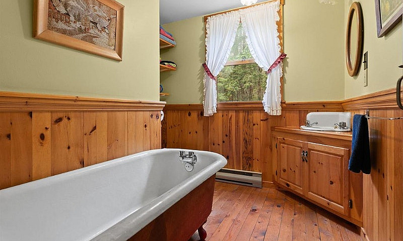 Sweet Lake Front Cot...