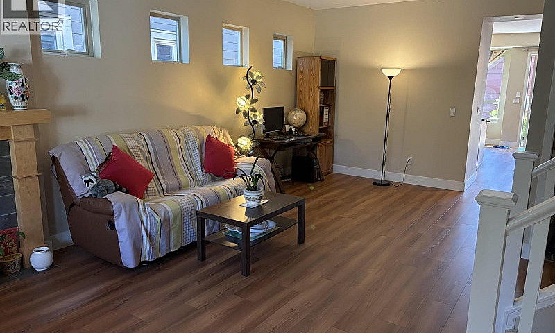 252 Jensen Street Ne...