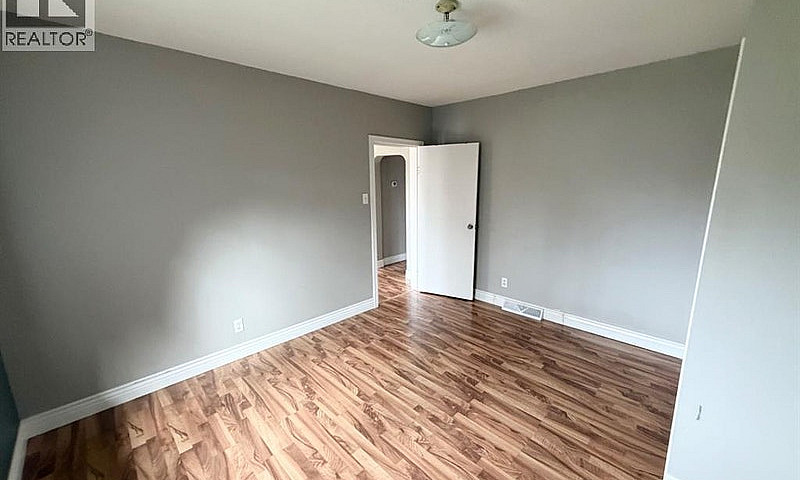 9516 102 Avenue Gran...