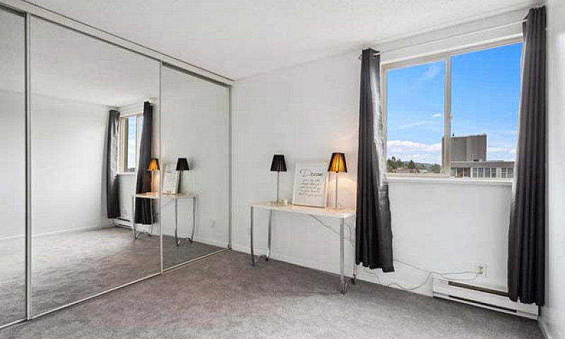 Immaculate Suite Wit...
