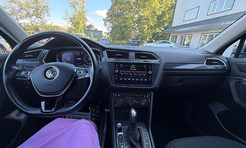 2021 Volkswagen Tigu...