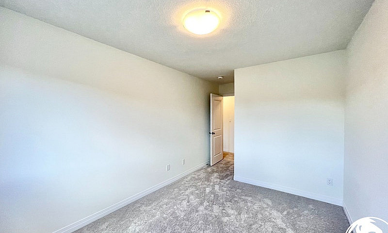 3 Bed 2.5 Bath - Fre...