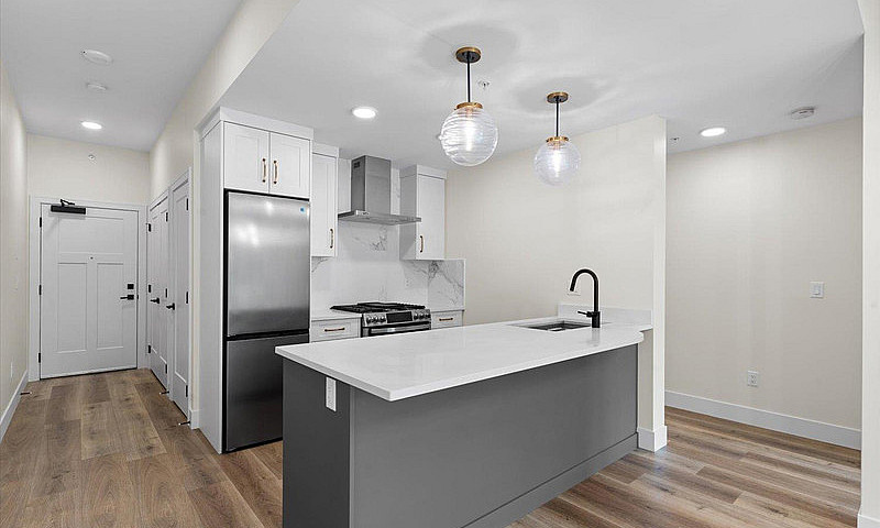 502 120 Esplanade Av...