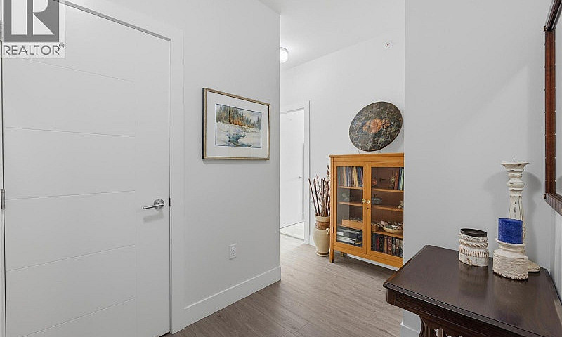 4380 Lakeshore Road ...