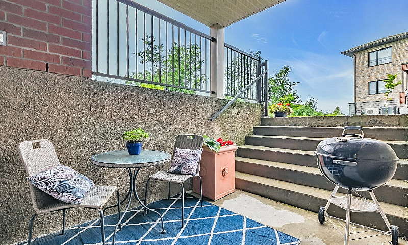Condo À Vendre À Can...
