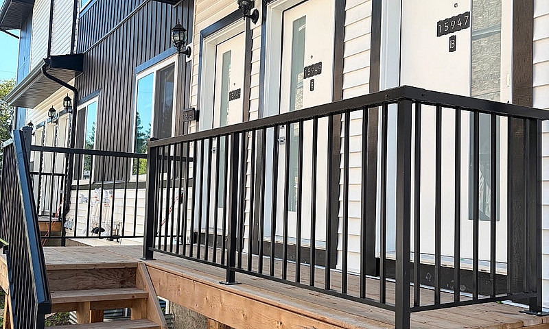 Beautiful 1Bed, + De...