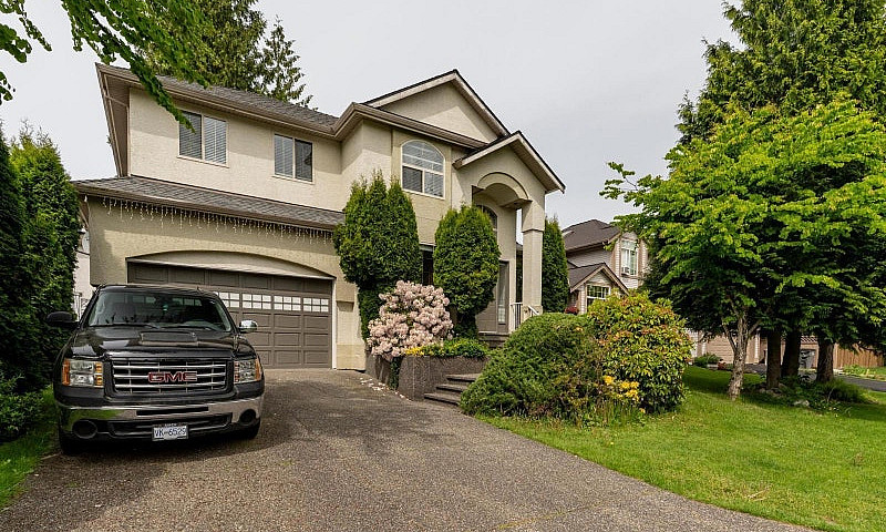 8327 169A Street Sur...