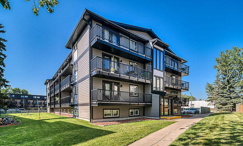 2 Bedroom Bi-Level -...