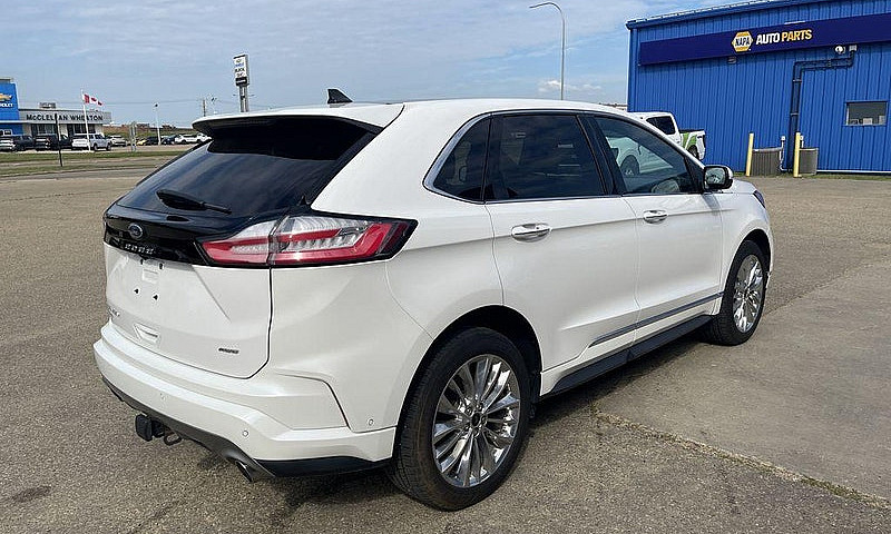 2022 Ford Edge Titan...