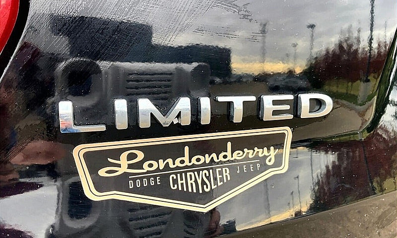2017 Ford Explorer 4...