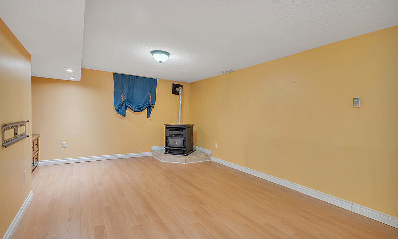 5.58 Acres ~ Bungalo...