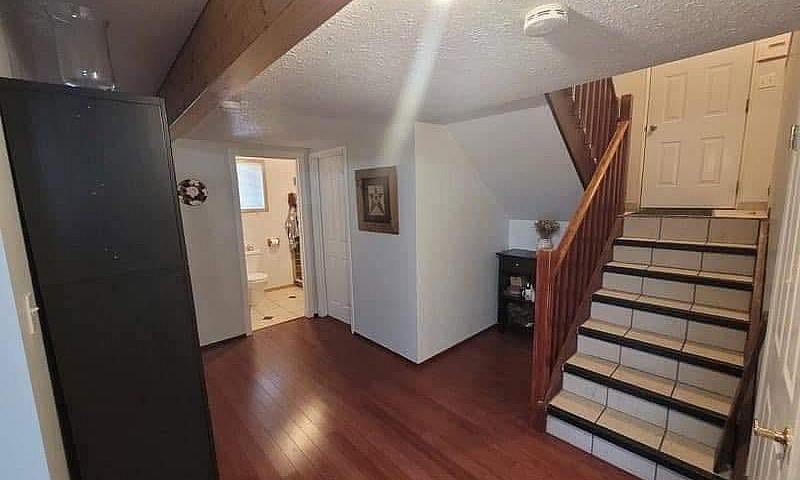 2 Bdrm Bsmt Suite - ...