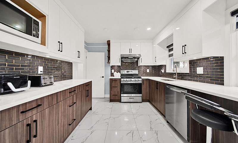 11465 139A Street Su...