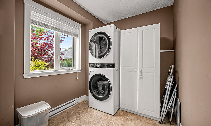 Just Listed! 3 Bedro...