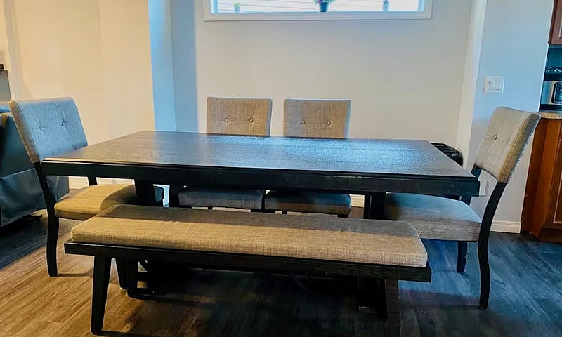 Calgary 4 Bed 3.5 Ba...