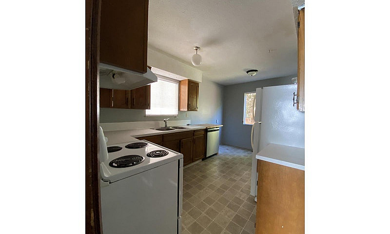 15855 Vine Avenue Wh...