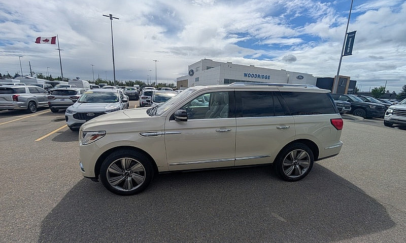 2018 Lincoln Navigat...