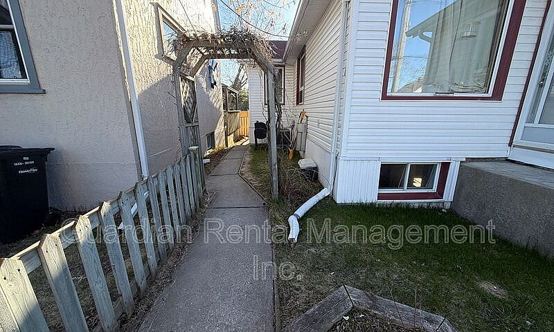 1 Bed, 1 Bath - Lowe...