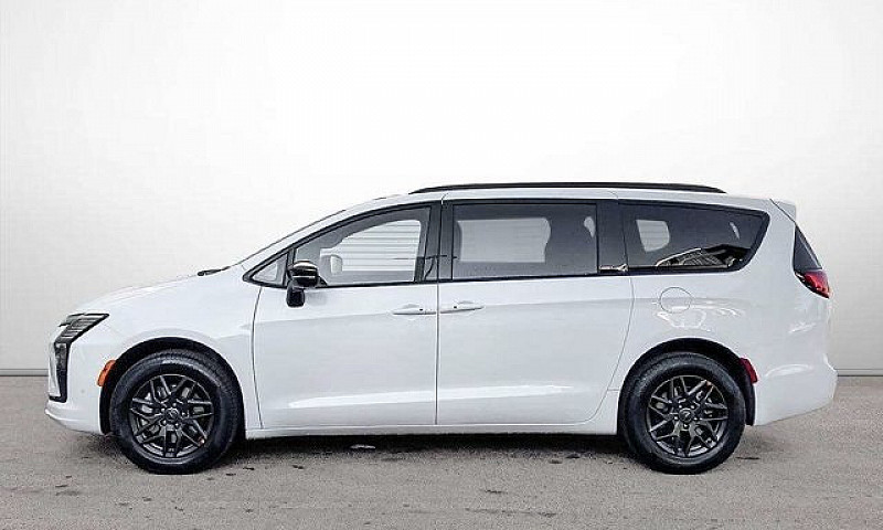 2027 Chrysler Pacifi...
