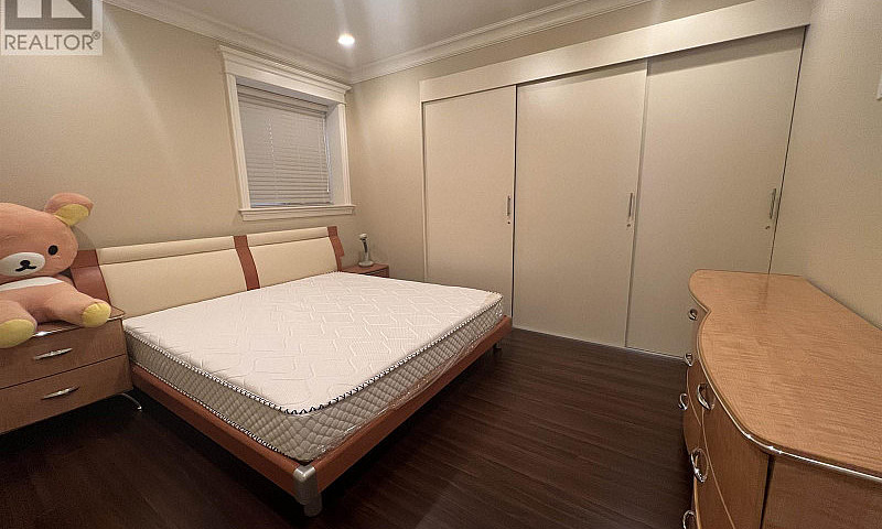 Basement 1115 W 47Th...