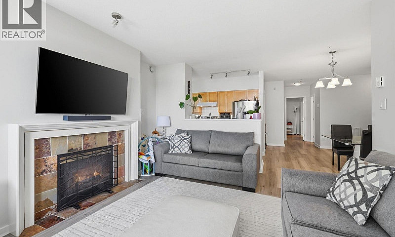 104 2080 E Kent Aven...