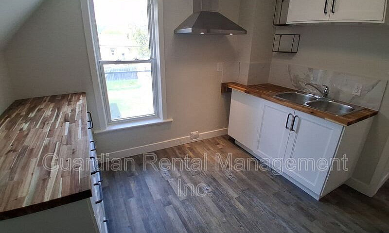 1 Bedroom, 1 Bath Un...