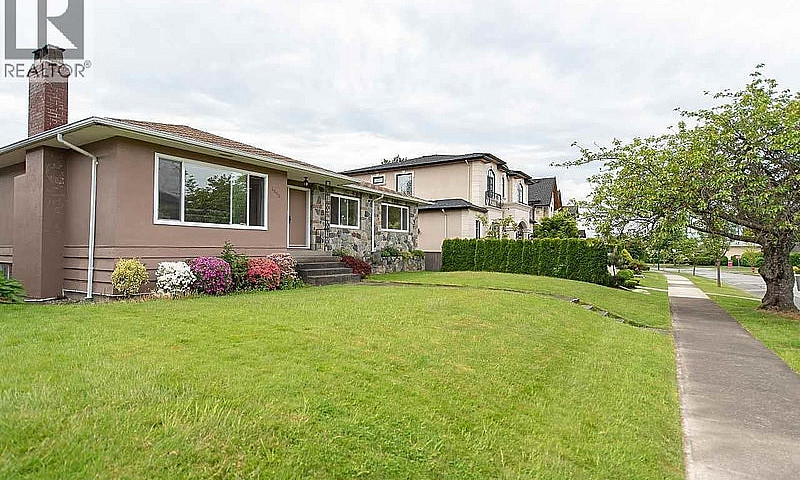 4443 Brakenridge Str...