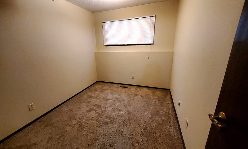 April Rent Free!! Be...