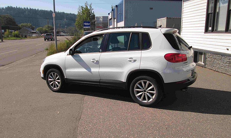 2017 Volkswagen Tigu...