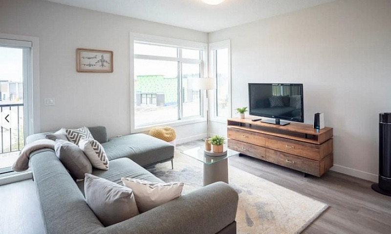 Edmonton-Corner Unit...