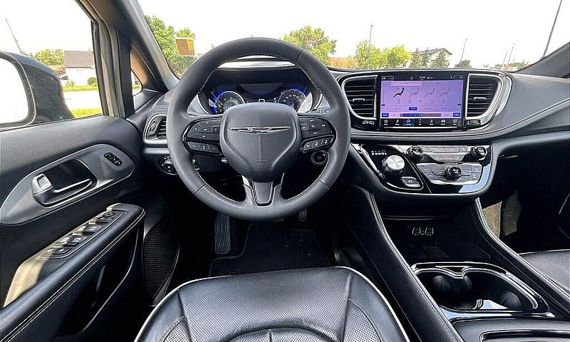 2025 Chrysler Pacifi...