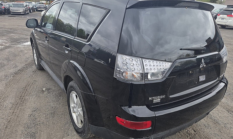 2009 Mitsubishi Outl...