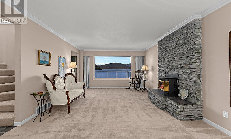 4 Strachan Point Roa...