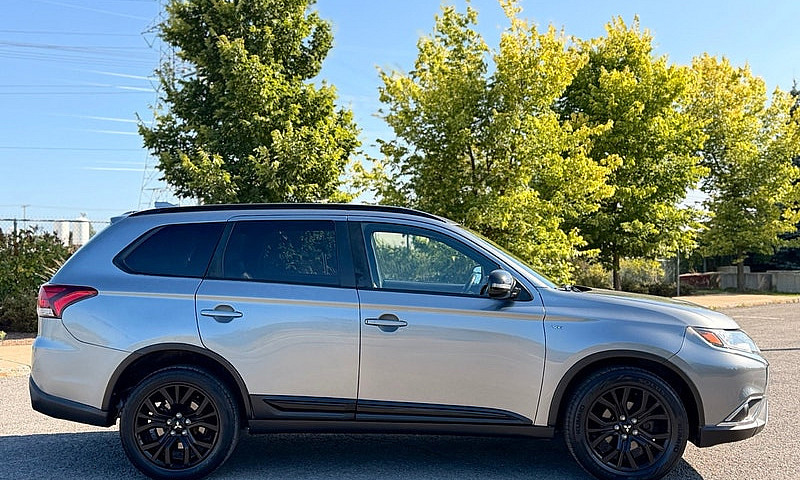 2018 Mitsubishi Outl...