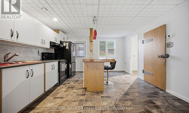 800 Pinegrove Cresce...