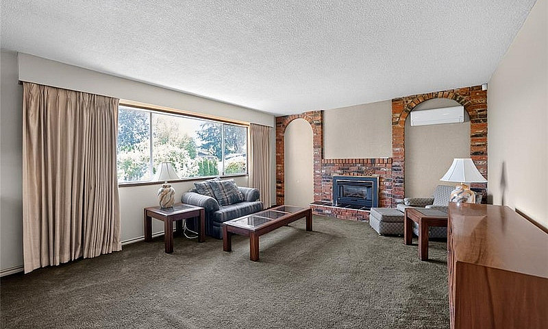 5 Bedroom Home Locat...