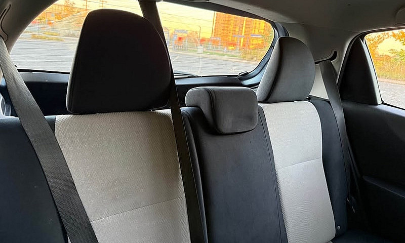 2012 Toyota Yaris 20...