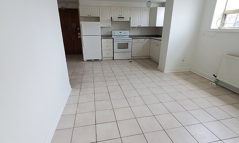 Bright 1 Bedroom Apa...