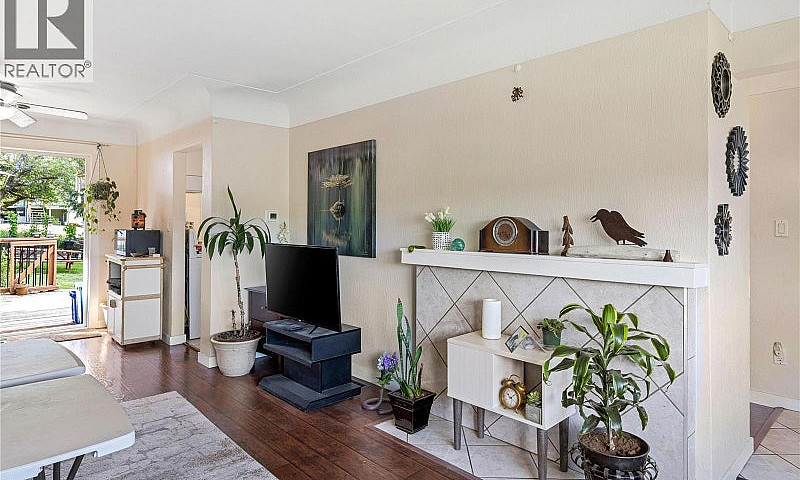 565 Baker St Saanich...