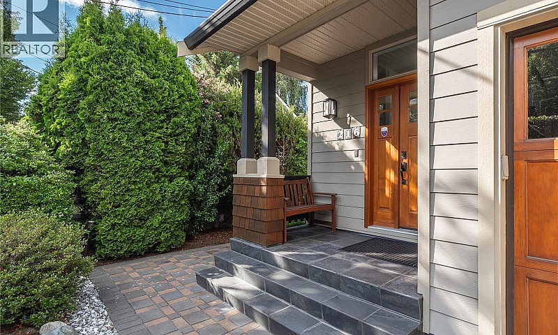 216 Superior St Vict...