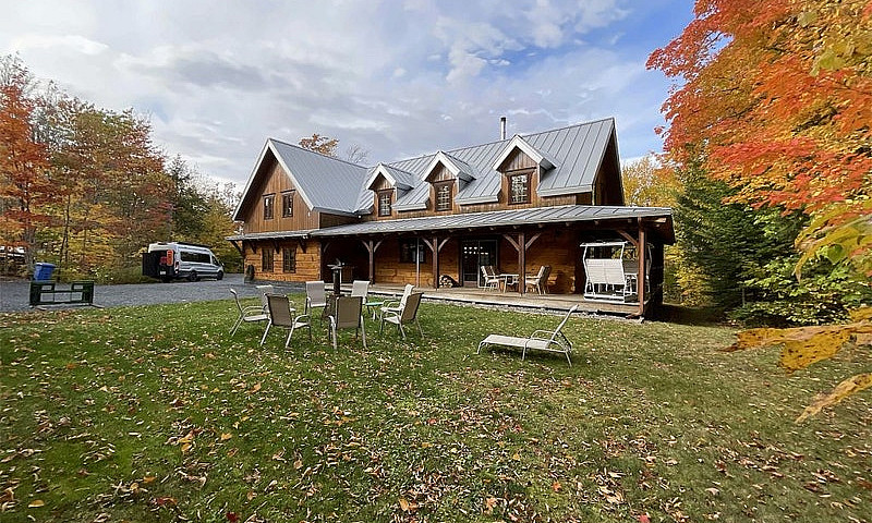 $2,750,000 - 2 Store...