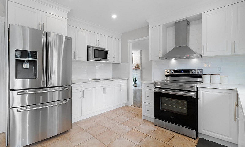 18166 54 Avenue Surr...