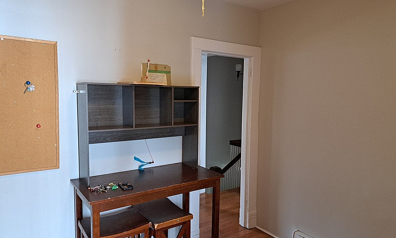 Bright 2 Bedroom Upp...
