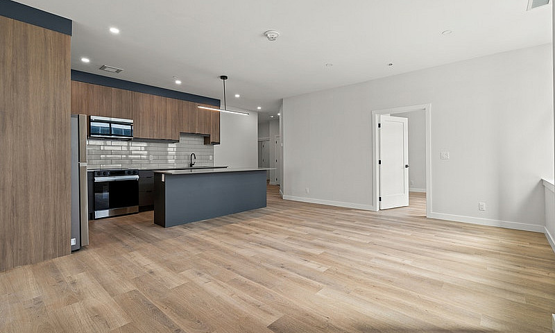 Downtown 2-Bedroom –...