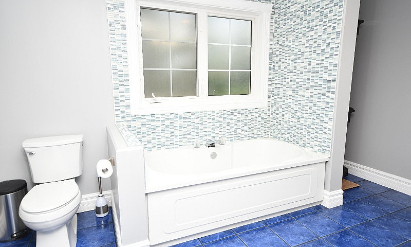 New Listing!! 128 Bo...