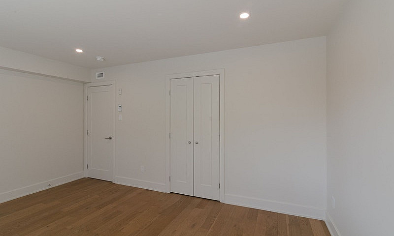 Fully Renovated 2-Be...