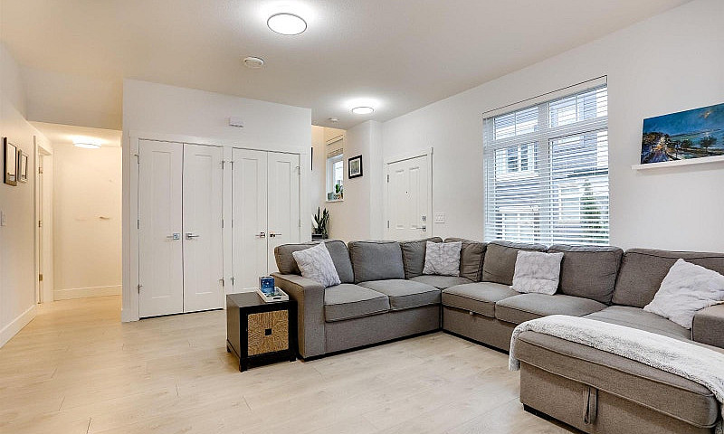 118 2070 Oak Meadows...